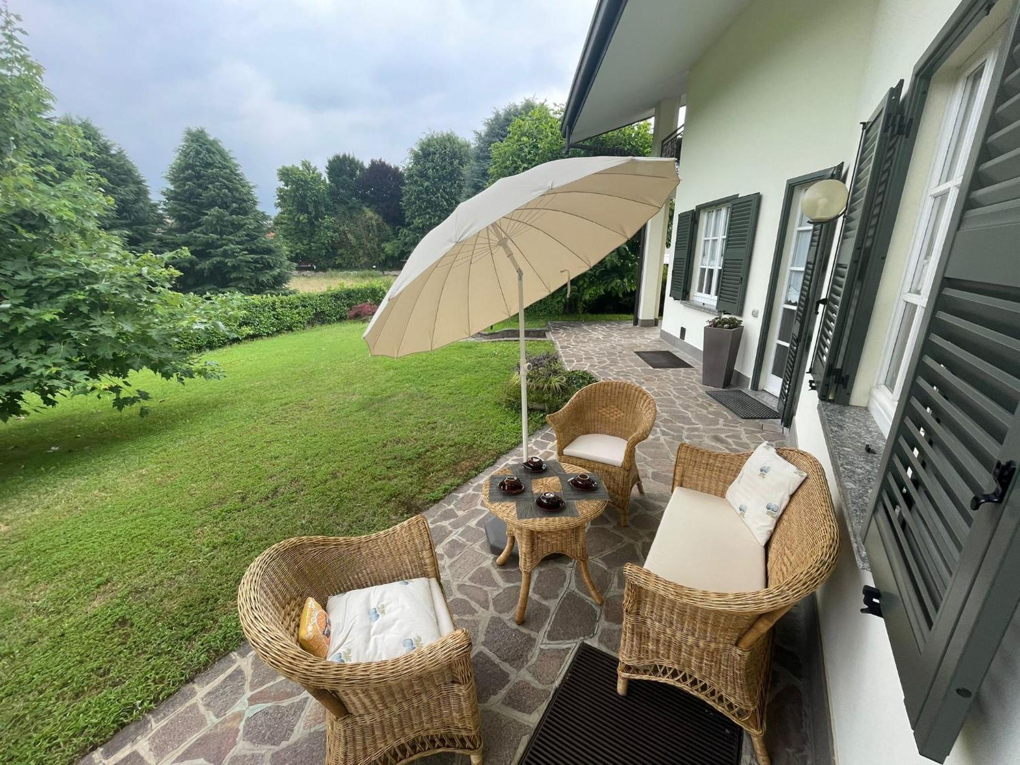 B&B Marilena Guanzate Екстериор снимка