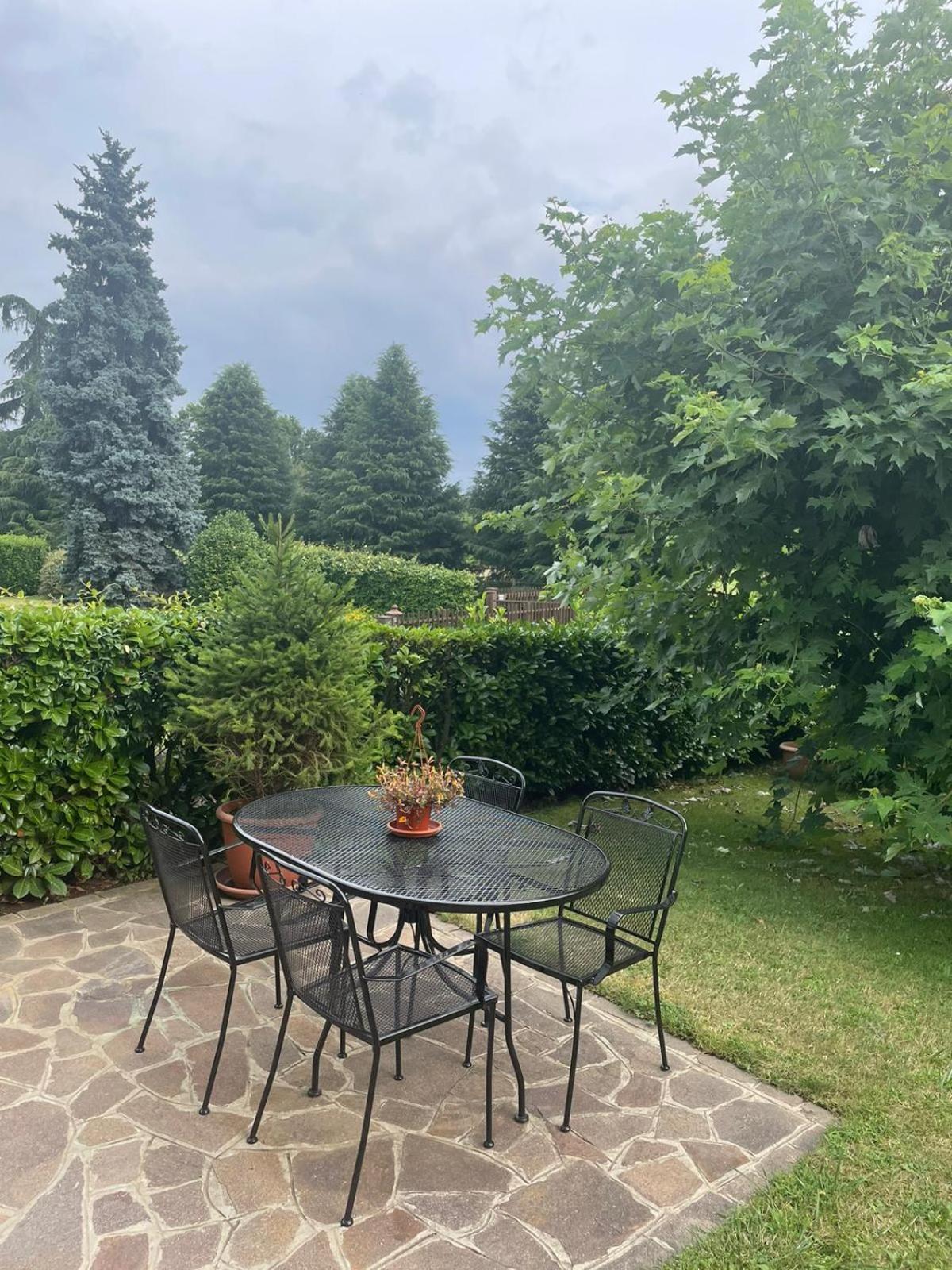 B&B Marilena Guanzate Екстериор снимка